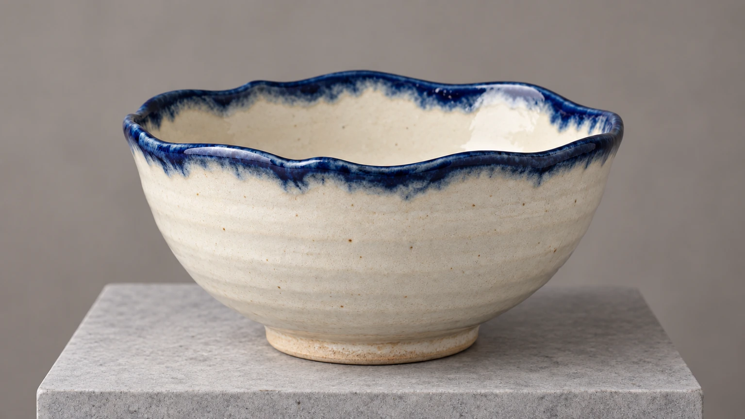Same ceramic bowl with more clearly defined glaze texture and rim